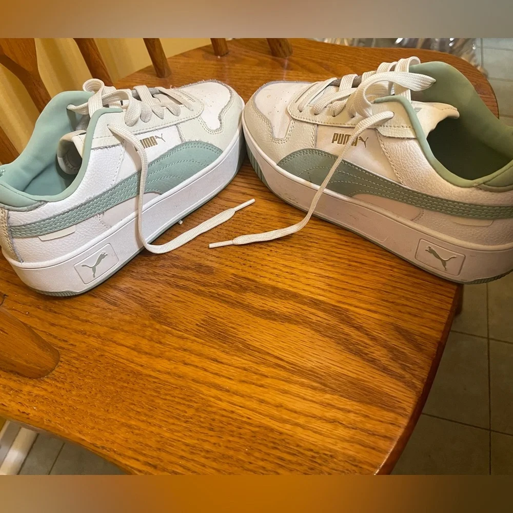 Puma White and Aqua Sneakers - Picture 2 of 5